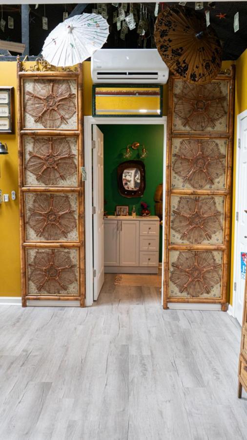Tropical Tiki Hut Villa ลุยส์วิลล์ ภายนอก รูปภาพ